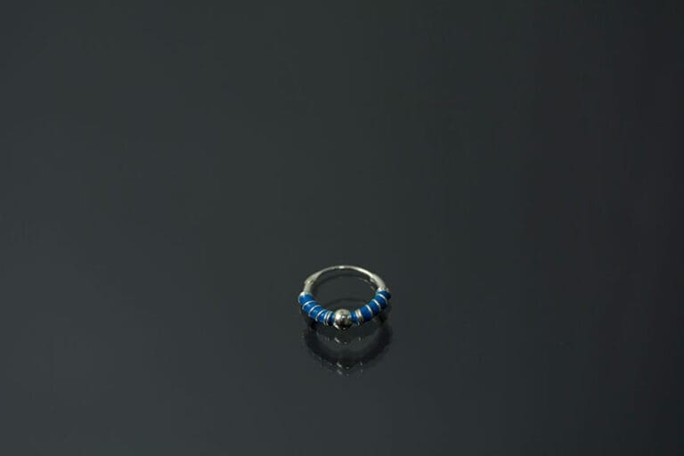 Aro de plata con bola color azul
