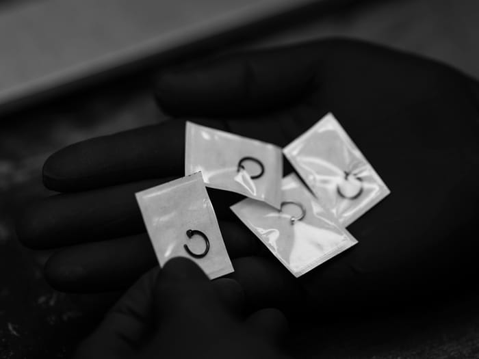 Aros de nariz con chapa en titanio y acero