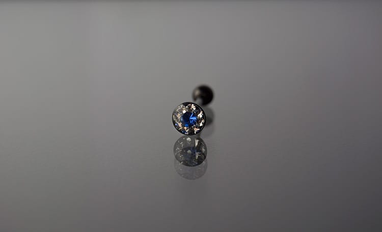 Barbell acero color negro base plana y joyería