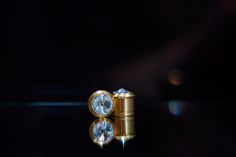 Dilatación túnel acero dorado con cristal brillante