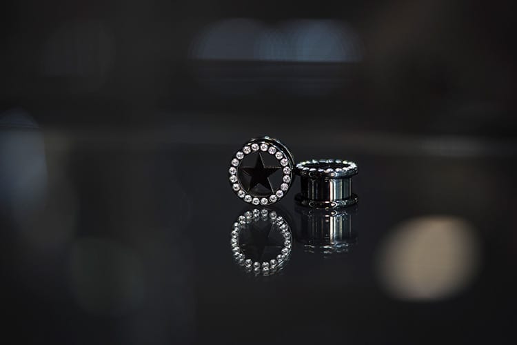 Dilatación túnel acero negro con rosca y joyas