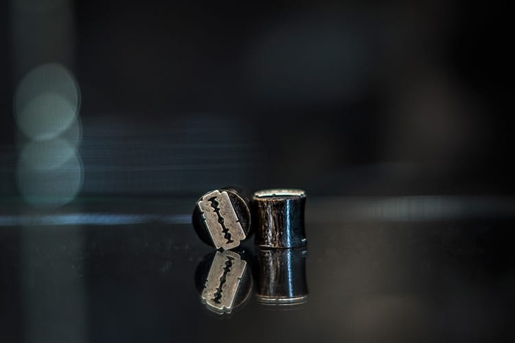 Dilatador madera logo cuchilla en plata