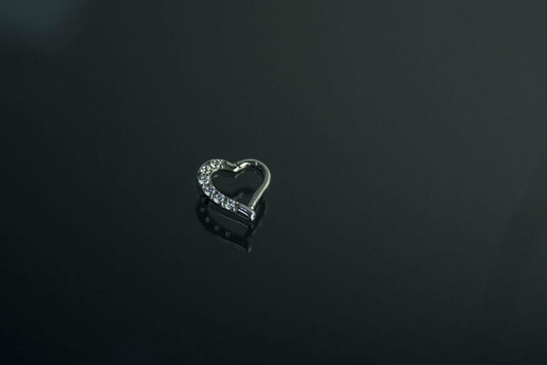 Joyería cartilagos corazón acero abrefacil brillantes