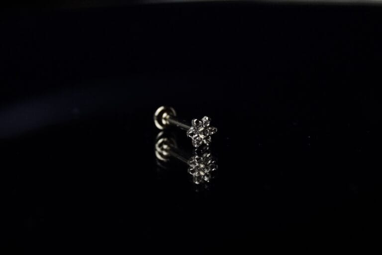 LAB titanio con brillante blanco