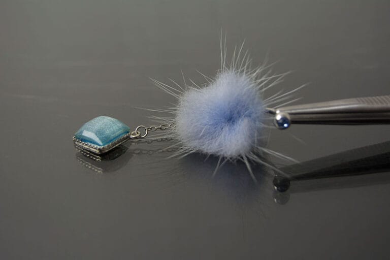 Navel acero colgante pluma y piedra azul celeste