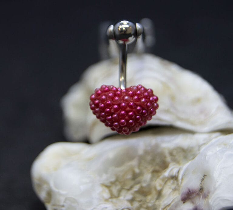 Navel acero corazón perlas rojas