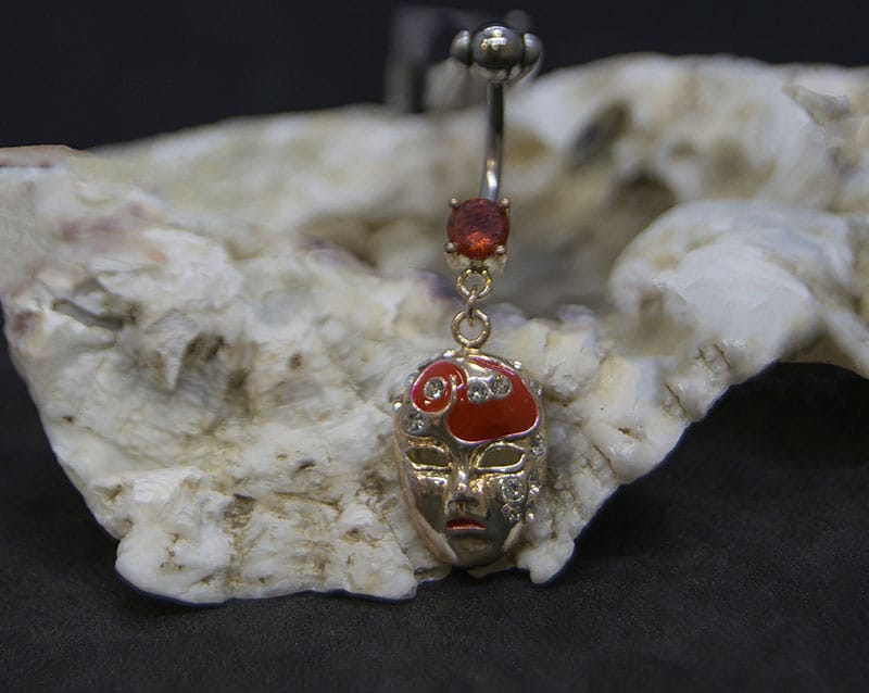 Navel acero dorado veneciana joya roja
