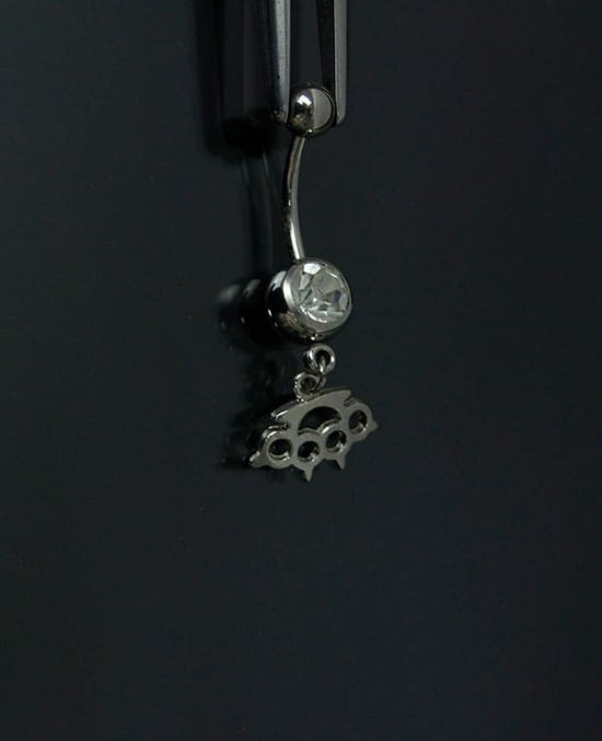 Navel acero joya blanca puño americano