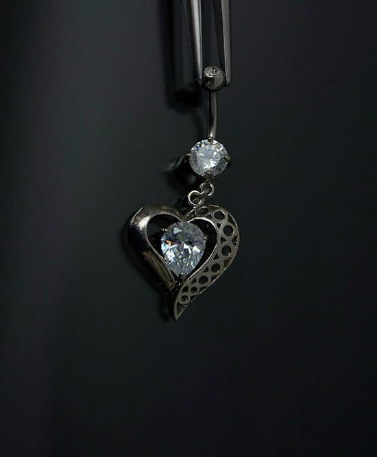 Navel acero joya blanca y corazón