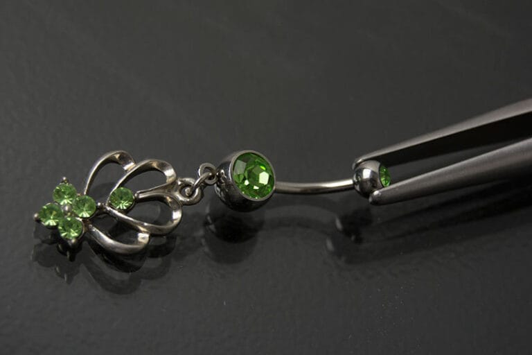 Navel acero joya color y colgante verde