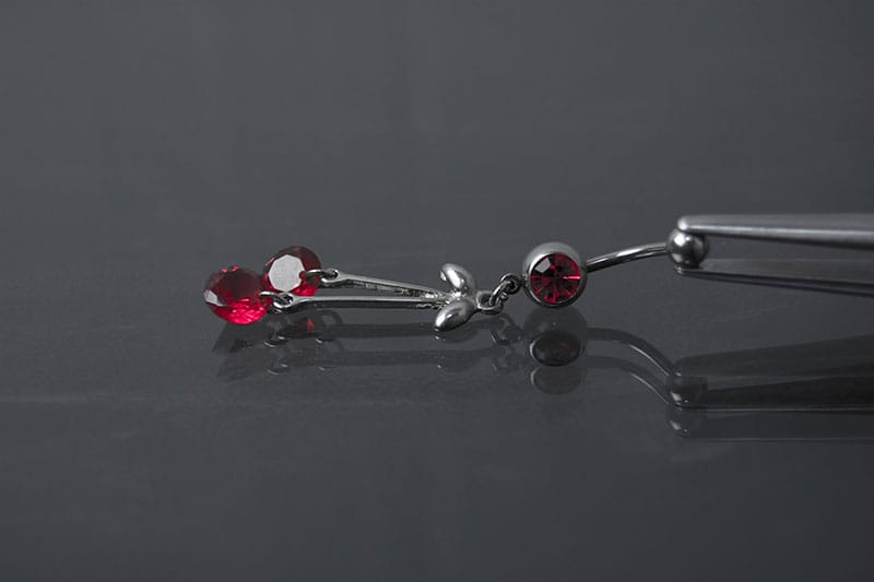 Navel acero joya roja y colgante cerezas cristal
