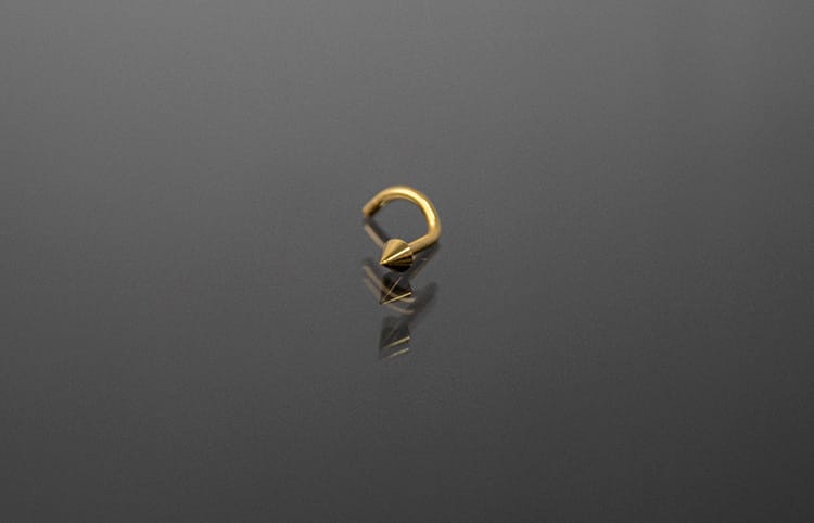 Piercing acero color dorado con pincho