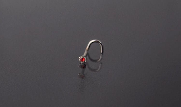 Piercing acero joyería y flor