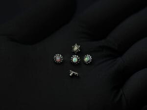 Repuestos microdermal con ópalos