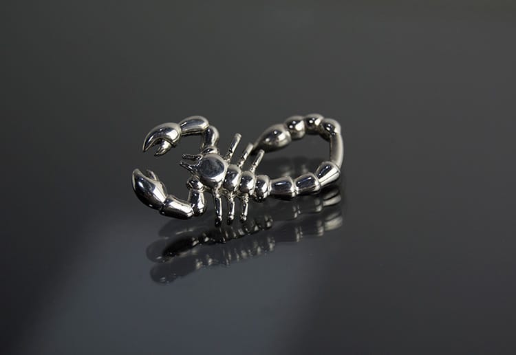 Titanio joyería escorpión