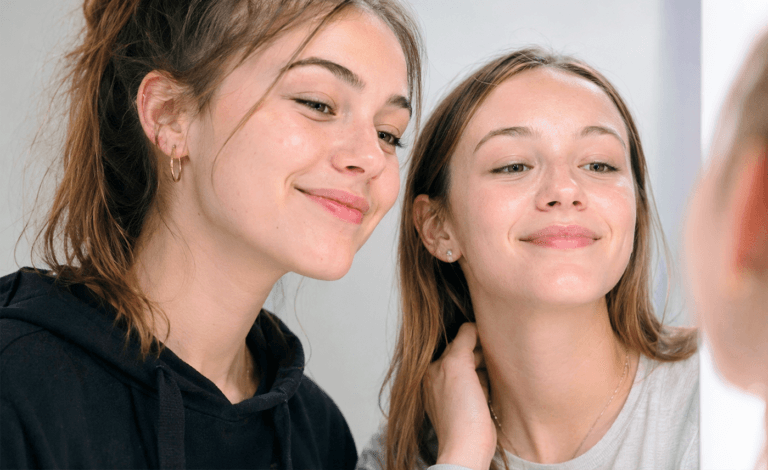 chicas jóvenes piercing