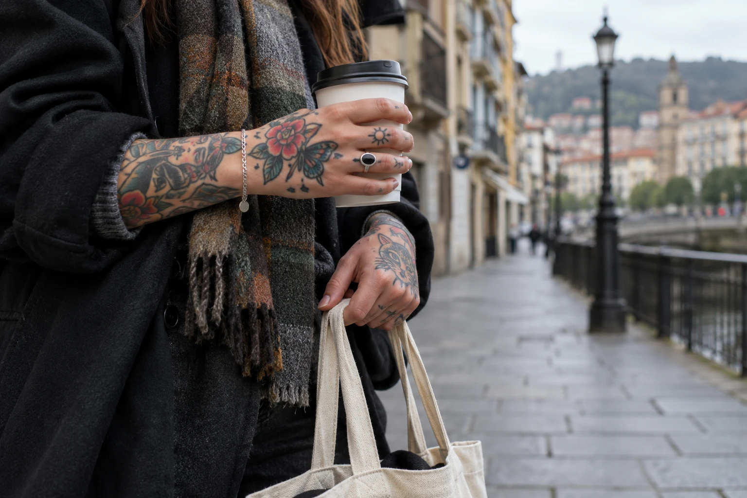 Situación cotidiana con piercing relacionada con piercings corporales y ropa diaria: la prueba que conviene hacer antes de elegir zona