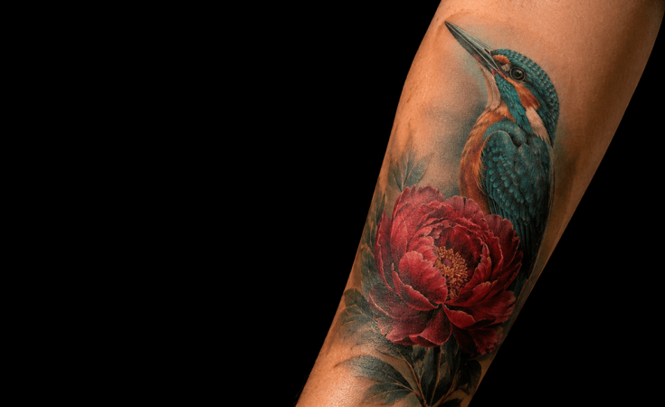 Tatuaje realismo pájaro